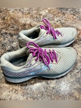 Brooks Women's Running Shoes